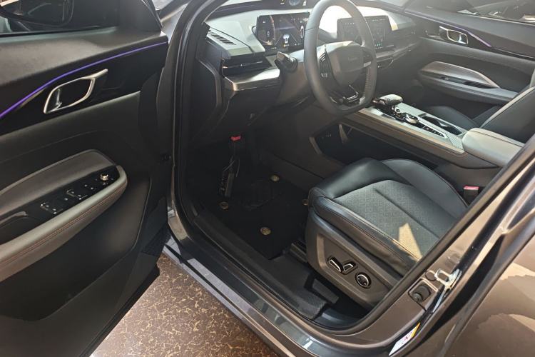 Used CHANGAN OSHAN Z6 2023 Blue Whale 1.5T DCT Smart-Led City Edition