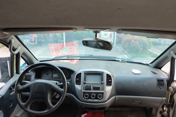 Used FORTHING Lingzhi 2014 M3 1.6L 7-Seater Comfort Model Center Console