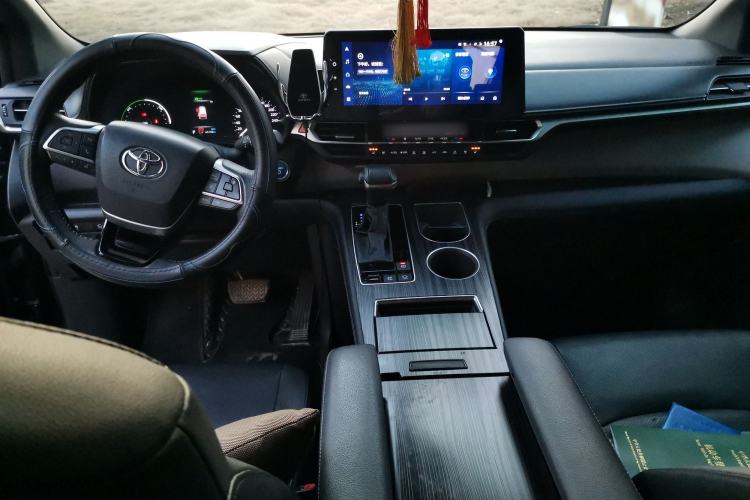 Used Toyota Granvia 2023 2.5L Hybrid Flagship VIP Edition Center Console