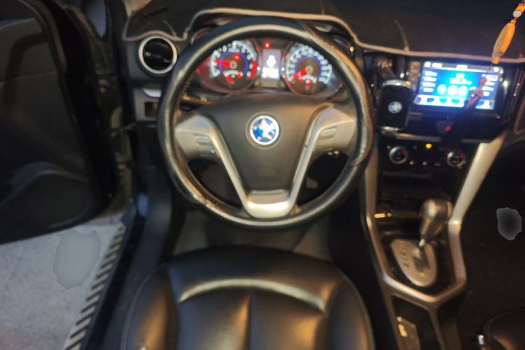 Used Venucia T70 2016 2.0L CVT Enjoy Edition
