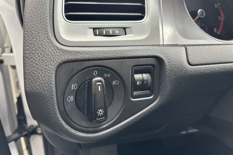 Used Volkswagen Golf 2016 1.6L Automatic Fashion Model
