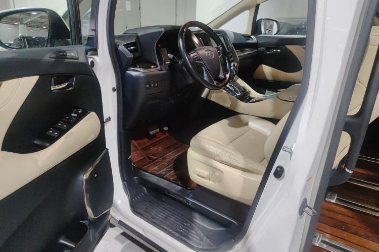 Used Toyota Alphard 2015 3.5L Luxury Edition
