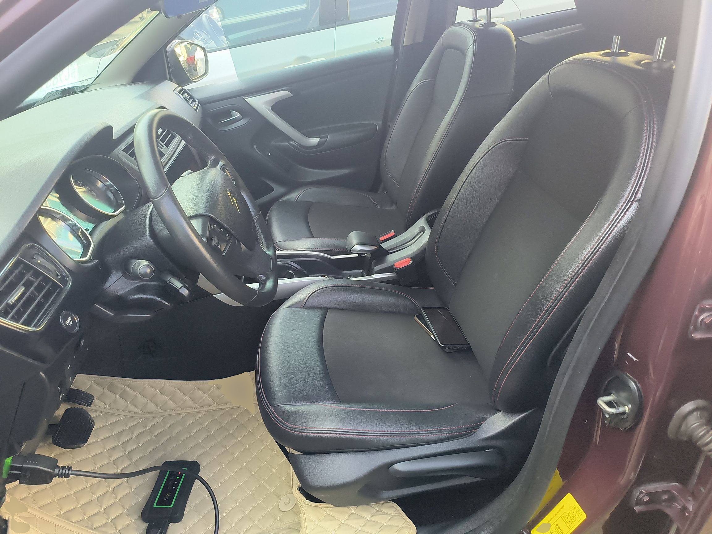 Переднее сиденье в автомобиле