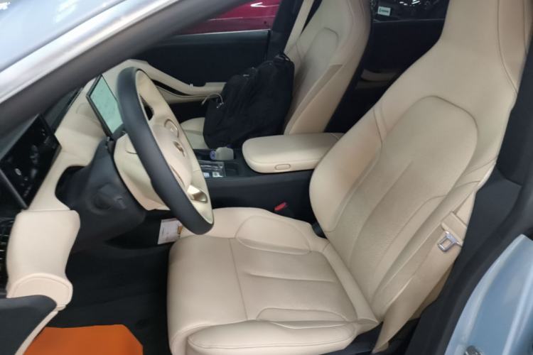 Used Nio ET5 2024 75 kWh Left Front Seat