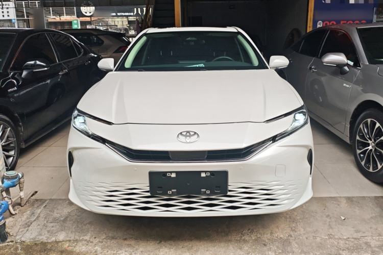 Used Toyota Camry 2024 Dual-Motor 2.0 HGVP Luxury Edition Front