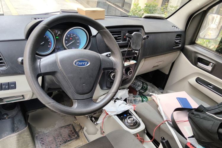 Used Karry Youyou EV 2021 Van Model SQR5037 Center Console