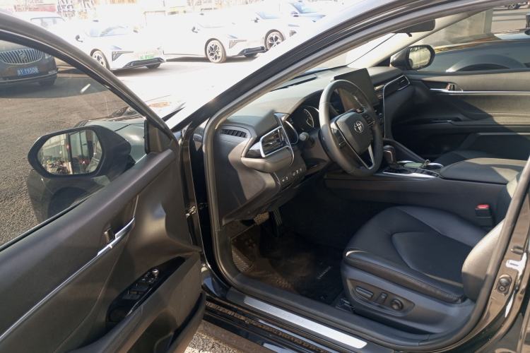 Used Toyota Camry 2021 2.0G Luxury Edition
