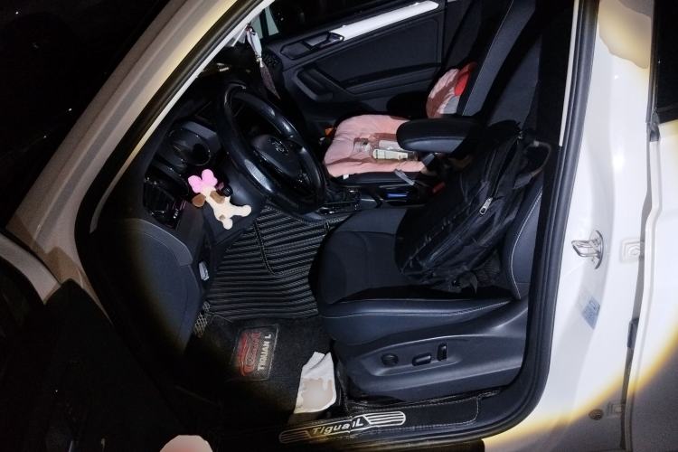 Used Volkswagen Tiguan L 2019 Updated Version 330TSI Automatic Two-Wheel Drive Panoramic Comfort Edition China VI Standard Left Front Seat