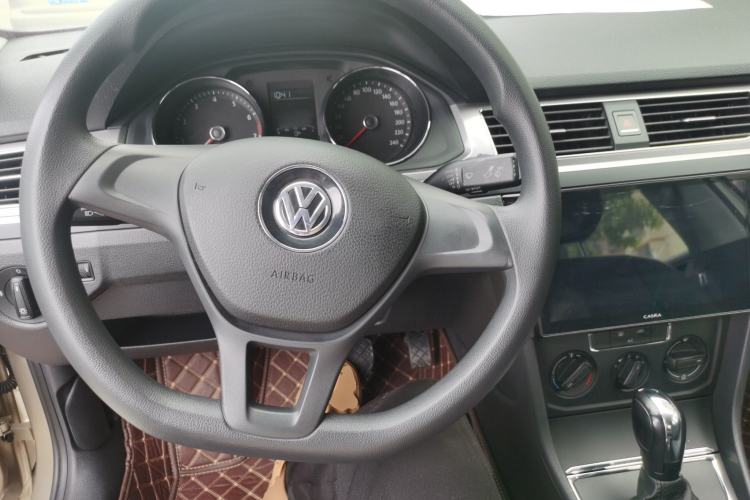 Used Volkswagen Bora 2017 1.6L Automatic Fashion Model Center Console