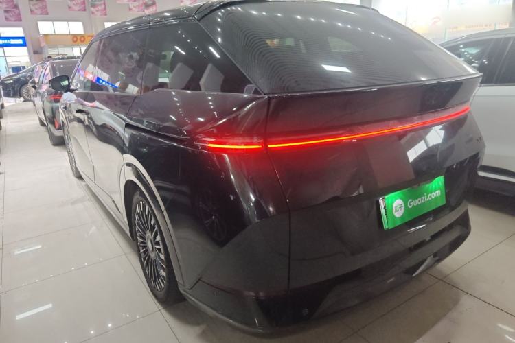 Used XPeng X9 2025 740 Ultra-Long Range Max Exterior 2