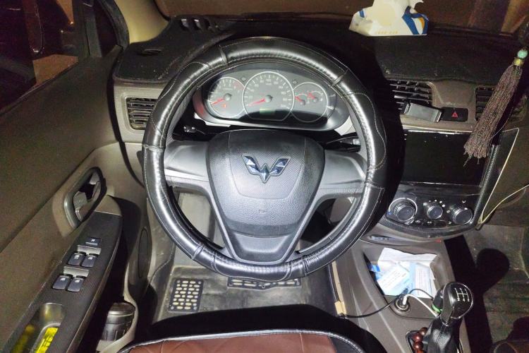 Used Wuling Hongguang 2014 1.5L S Standard Version
