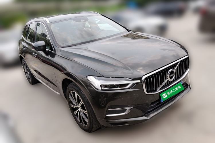Used Volvo XC60 2021 T5 4x4 Smart Luxury Edition Front Right 45 Deg