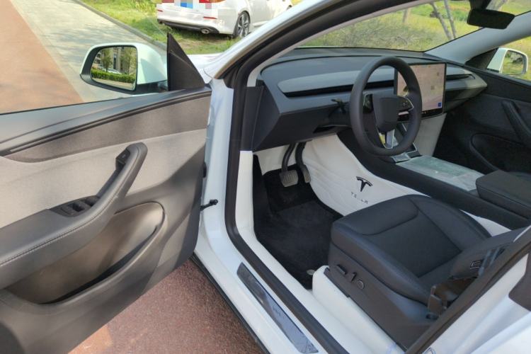 Used Tesla Model Y 2025 Rear-Wheel-Drive Version
