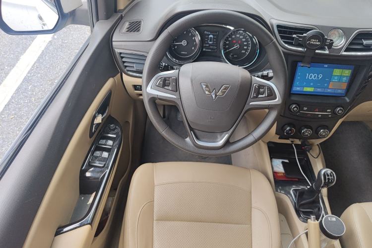 Used Wuling Hongguang 2016 1.5L S1 Deluxe Model China V-standard