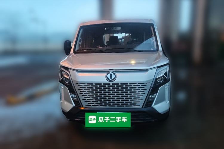 Used Dongfeng Yufeng 2023 V9+ 2.0T Automatic Front-Wheel-Drive Short Wheelbase Low-Roof Model with 5/6 Seats
