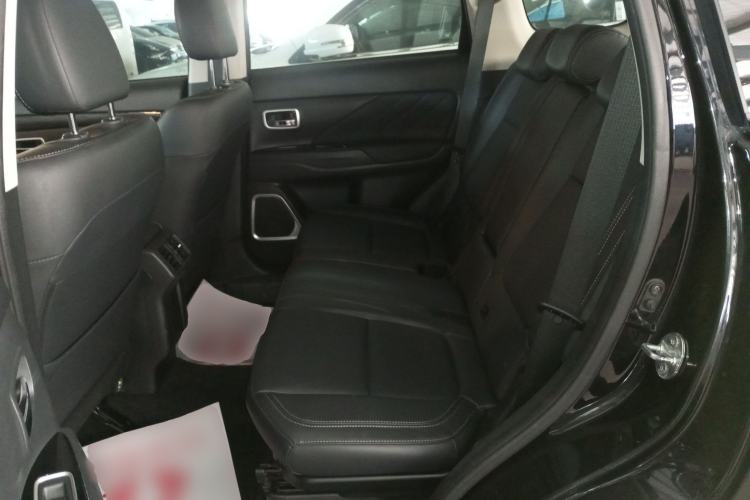 Used Mitsubishi Outlander 2019 2.0L Two-Wheel Drive Comfort Edition 7-Seater China VI Standard