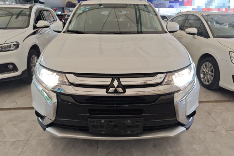 Used Mitsubishi Outlander 2018 2.0L Two-Wheel Drive Fashion Edition 5 Seats Front