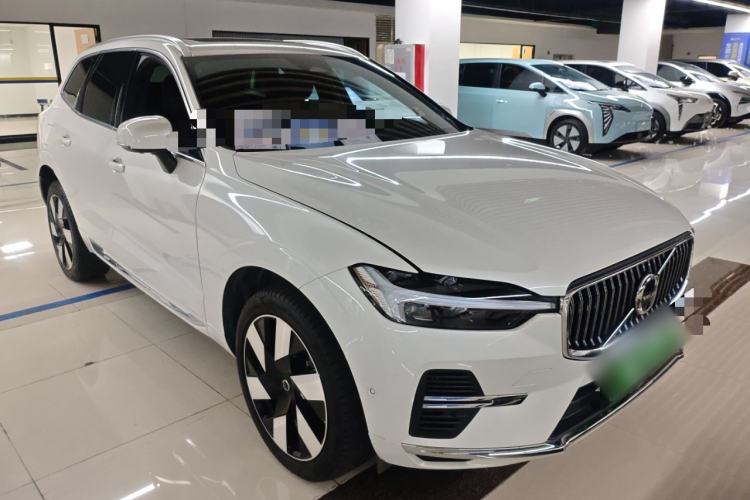 Used Volvo XC60 New Energy 2025 Plug-in Hybrid Long-Range All-Wheel Drive Smart Luxury Edition Front Right 45 Deg