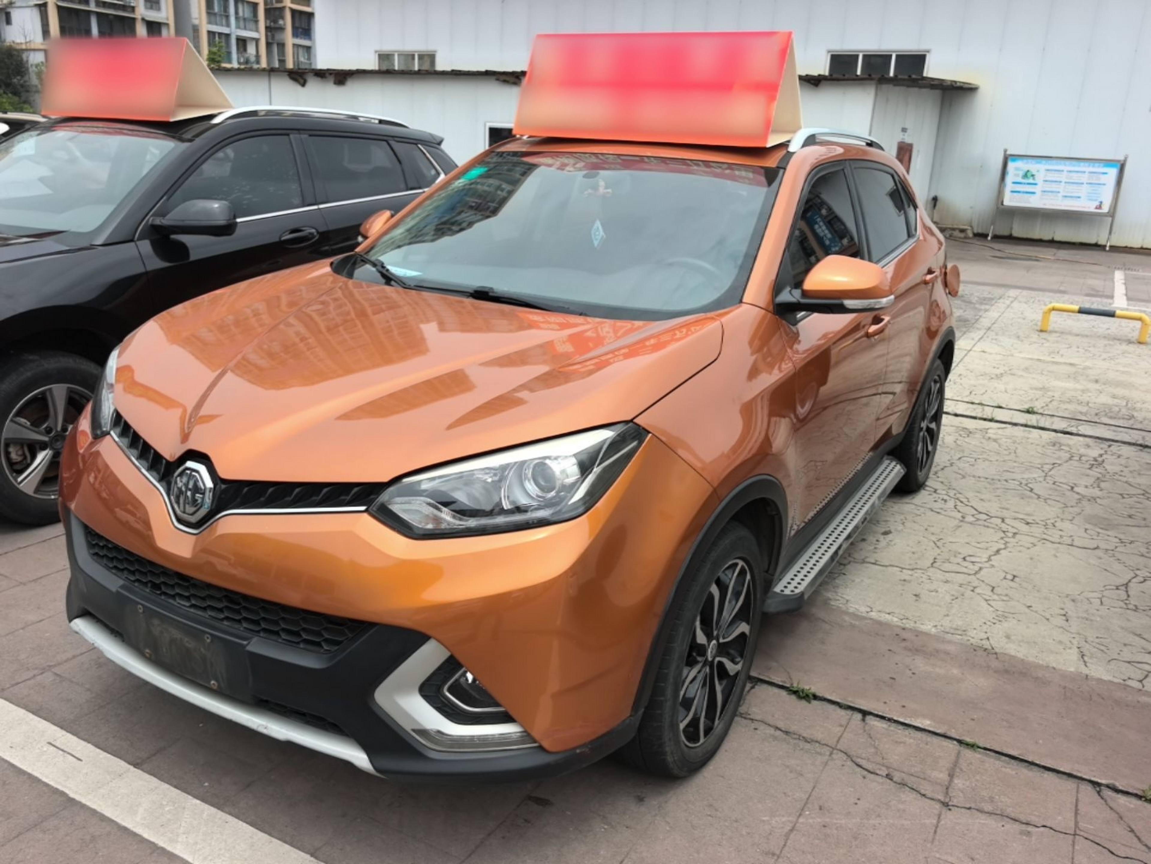 Под передней частью автомобиля