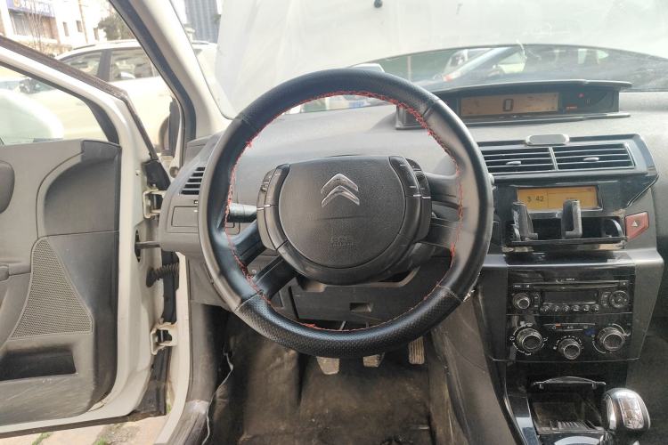 Used Citroen C-Quatre 2016 Classic Sedan 1.6L Manual CNG Steering Wheel