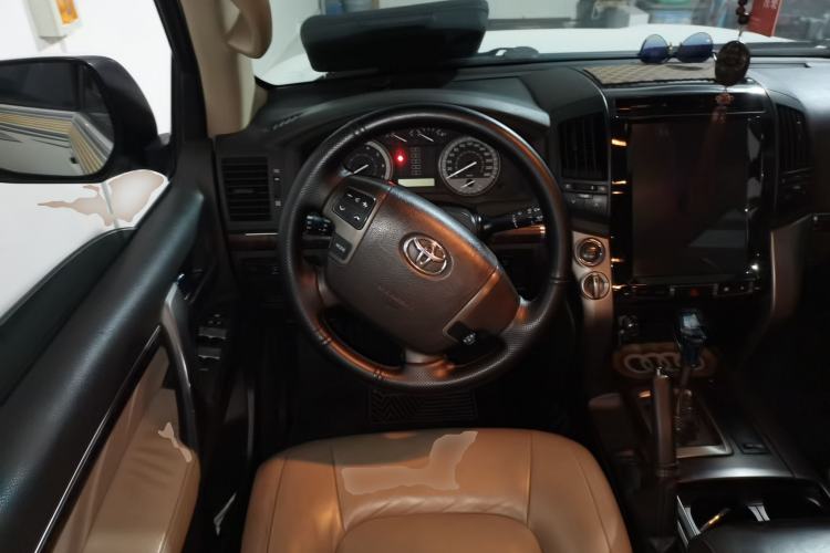 Used Toyota Land Cruiser 2010 4.0L Automatic VX
