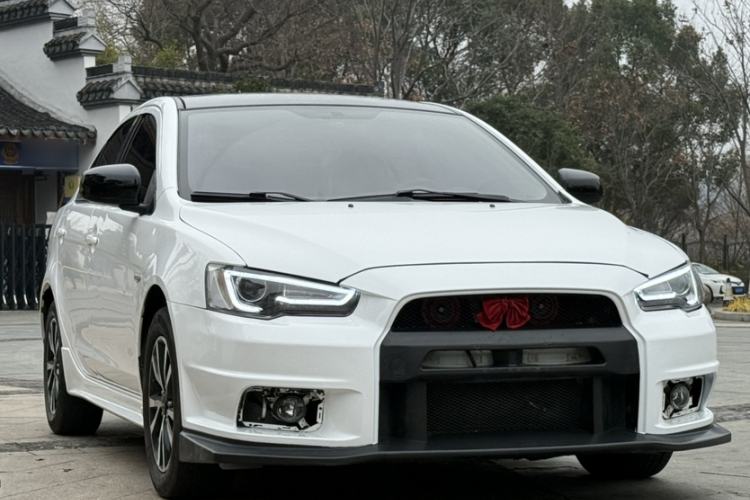 Used Mitsubishi Lancer EX 2016 1.8L CVT Black-and-White Retro Edition
