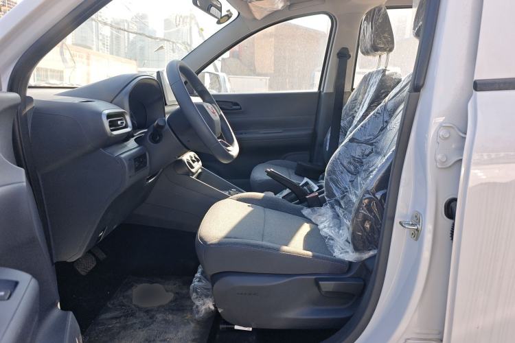 Used Wuling Hongguang New Energy 2025 Extended-Range Hybrid 50 km Standard Version
