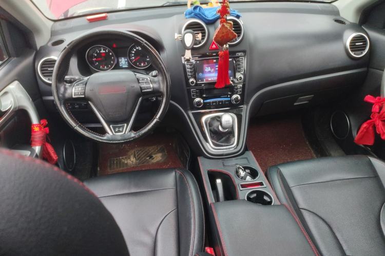 Used Haval H6 2015 Upgraded Model 1.5T Manual Two-Wheel Drive Elite Version
