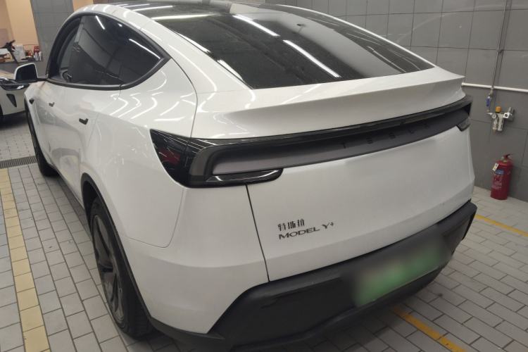 Used Tesla Model Y 2025 Long-Range All-Wheel-Drive Version