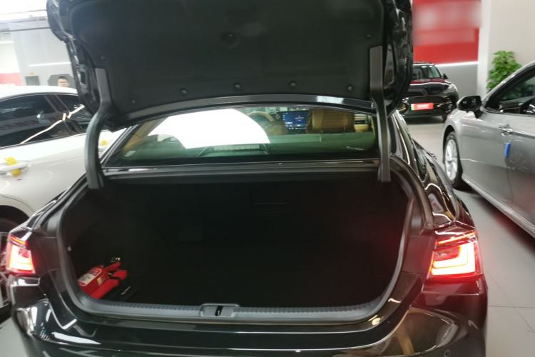 Used Lexus ES 2025 300h Deluxe Edition
