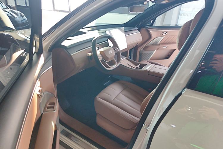 Used ONVO Luxeed L90 2025 Model—Max Six-Seater Version
