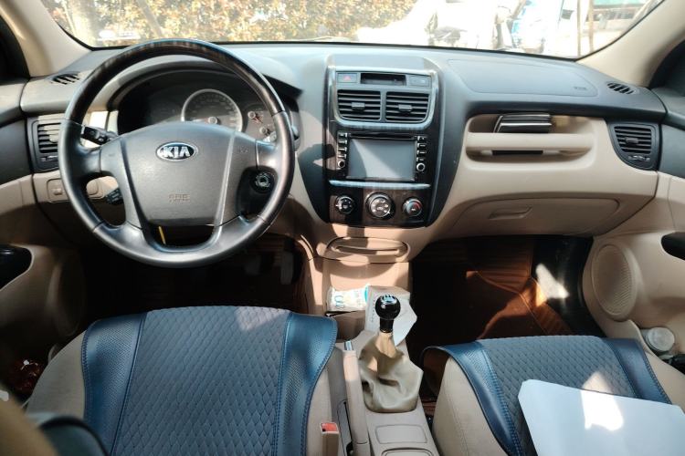 Used Kia Sportage 2013 2.0L Manual Two-Wheel Drive GL Trim Center Console