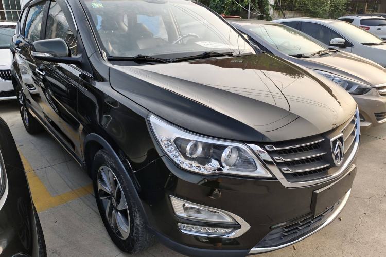 Used Baojun 560 2015 1.8L manual luxury version
