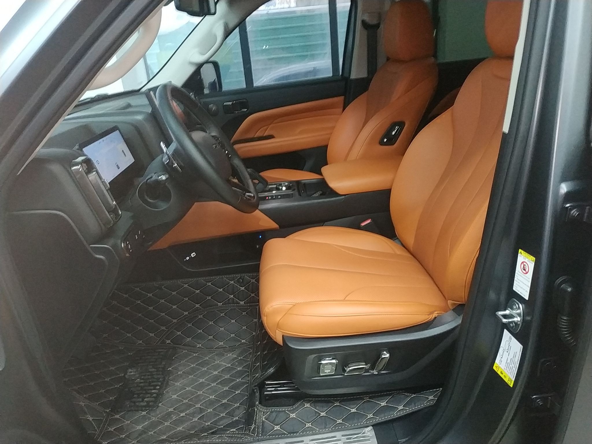 المقاعد الأمامية داخل السيارة