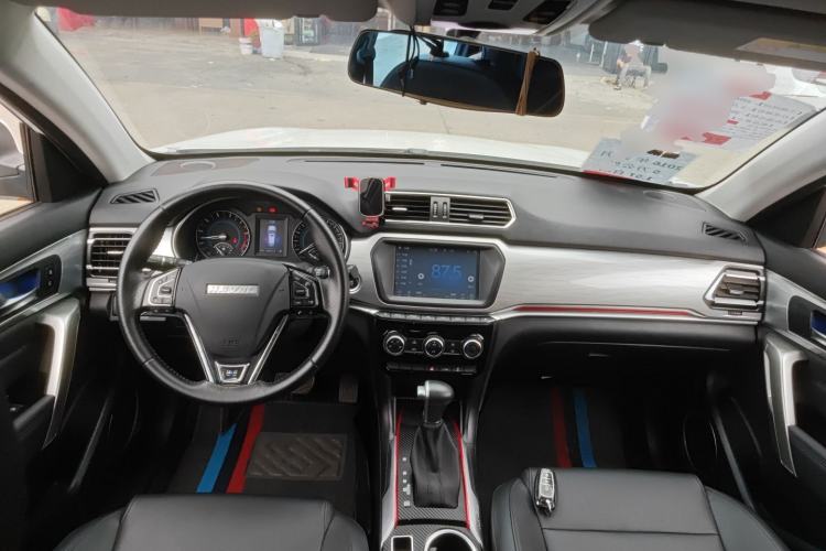 Used Haval H2 2017 Blue Label 1.5T Automatic Two-Wheel Drive Elite Model Center Console