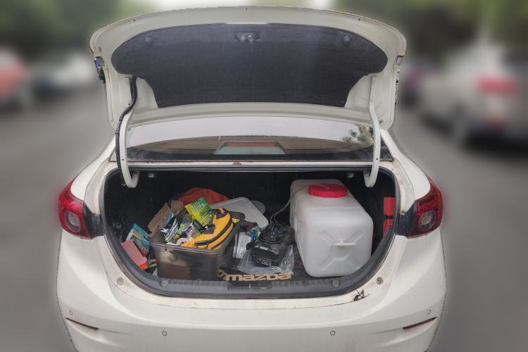 Used Mazda 3 Axela 2017 Sedan 1.5L Automatic Luxury Model Emission Standard China V
