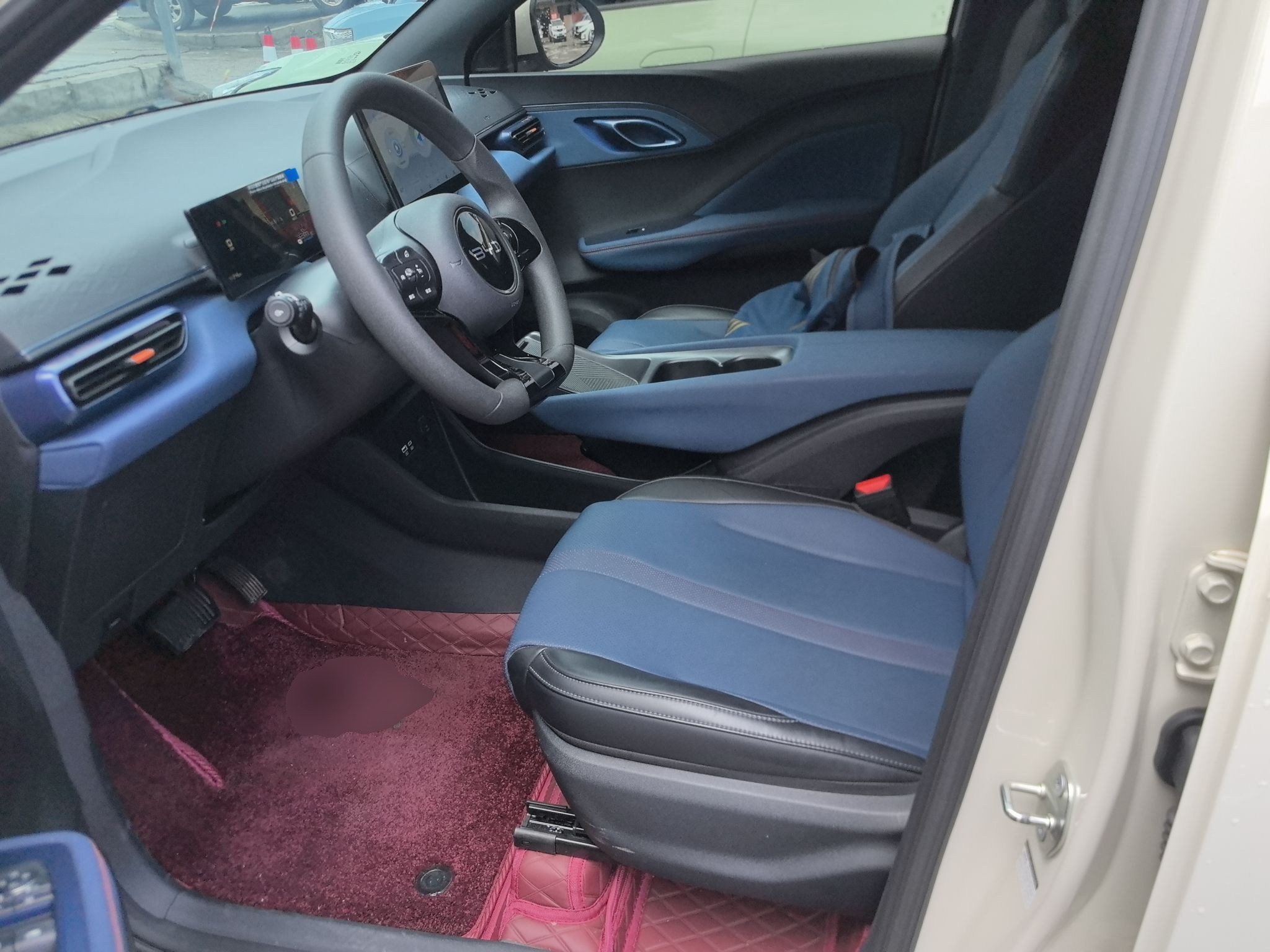 المقاعد الأمامية داخل السيارة