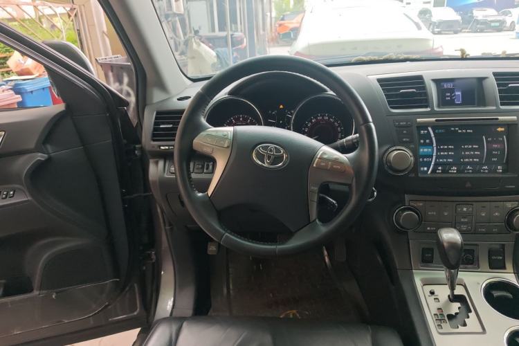 Used Toyota Highlander 2011 2.7L Two-Wheel Drive 7-Seater Luxury Navigation Edition