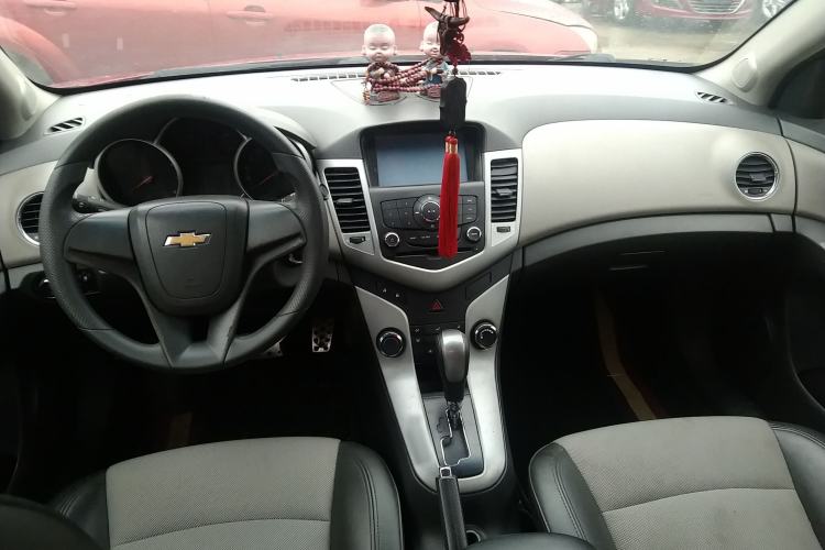 Used Chevrolet Cruze 2014 1.6L SL Millionth Anniversary Edition AT Center Console