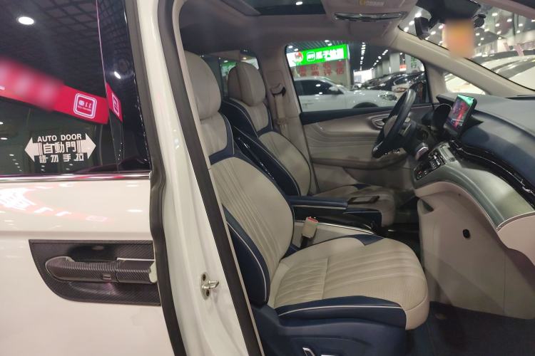 Used Roewe iMAX8 2021 400TGI Supreme Series Prestige Edition
