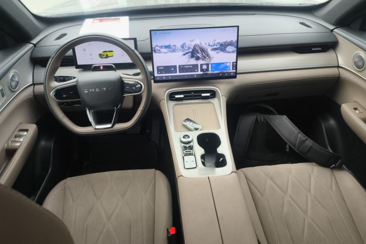 Used Chery Tiggo 8 PLUS 2025 290TGDI DCT Prestige 5-Seater Center Console