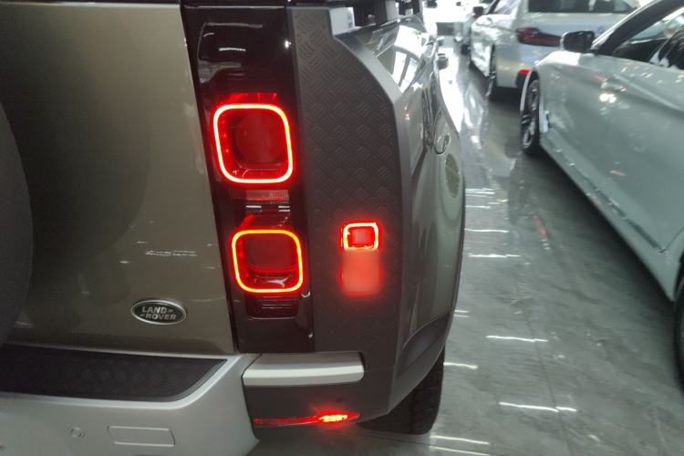 Used Land Rover Defender 2024 110 3.0T P400 Dark Edition Exterior 3