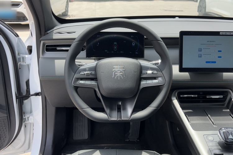 Used BYD Qin PLUS 2025 DM-i Smart Drive 55KM Leading Model Steering Wheel