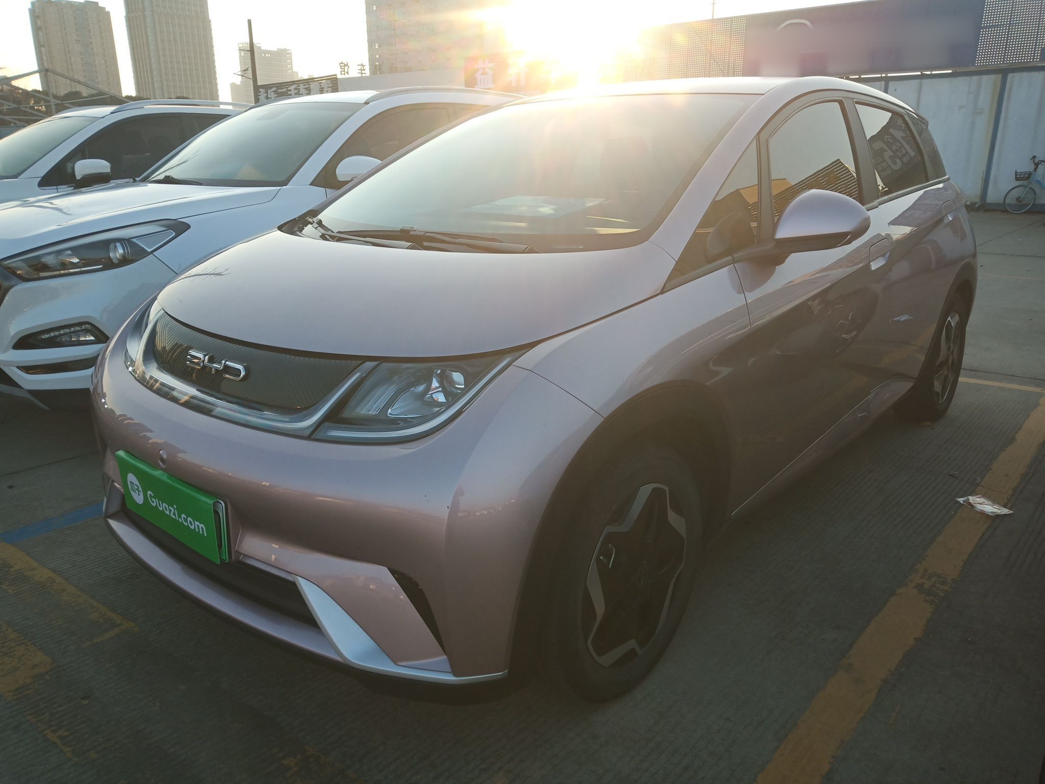 Под передней частью автомобиля