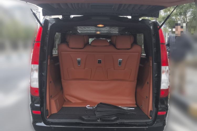 Used Mercedes-Benz Vito 2011 2.5L 7-seater executive version