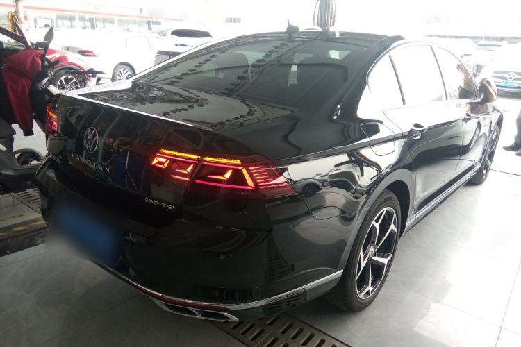 Used Volkswagen Magotan 2025 Zhongxiang Version 330TSI DSG Luxury Edition Rear Right 45 Deg