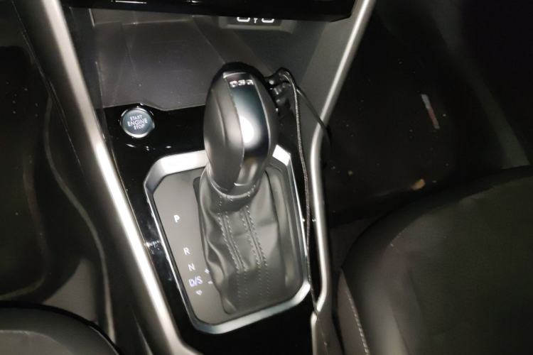 Used Volkswagen T-ROC 2022 280TSI DSG Two-Wheel Drive R-Line Pro PLUS Gear Lever