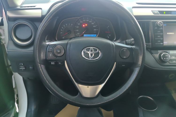 Used Toyota RAV4 2015 2.0L CVT Two-Wheel Drive Fashion Edition
