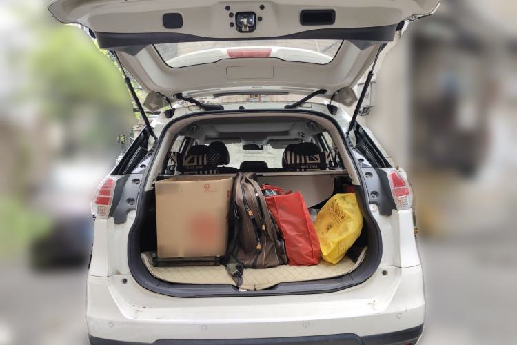 Used Nissan X-Trail 2015 2.0L CVT Comfort MAX Edition 2WD Trunk