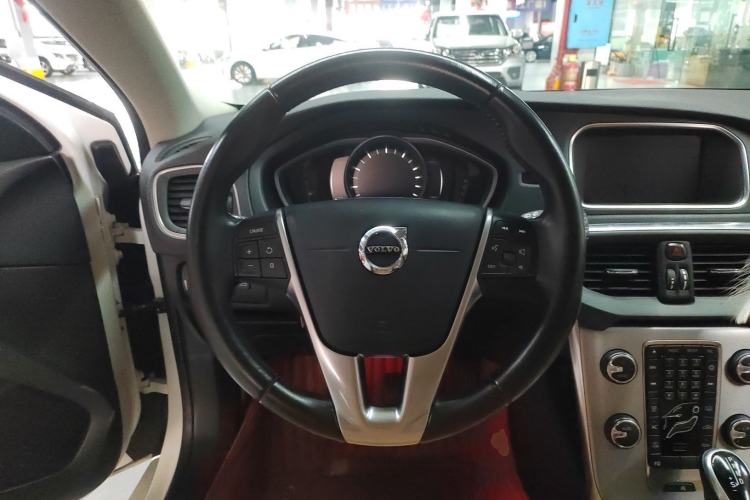 Used Volvo V40 2017 T3 Zhiya Edition

